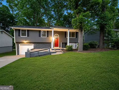 2153 Cherokee Valley Cir, Lithonia, GA 30058