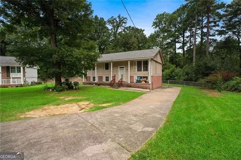 1140 Pineglen Dr, Riverdale, GA 30296