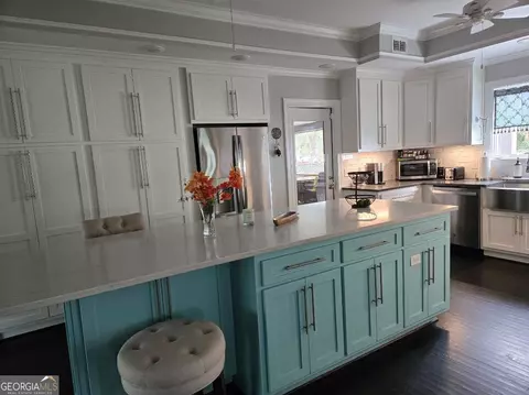 Kitchen - 511 W Smith St, Claxton, GA 30417 photo 9 of 10
