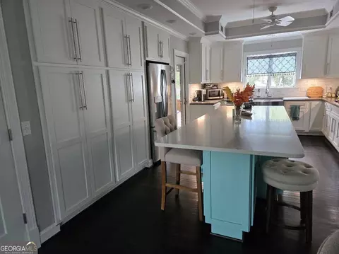 Kitchen - 511 W Smith St, Claxton, GA 30417 photo 7 of 10