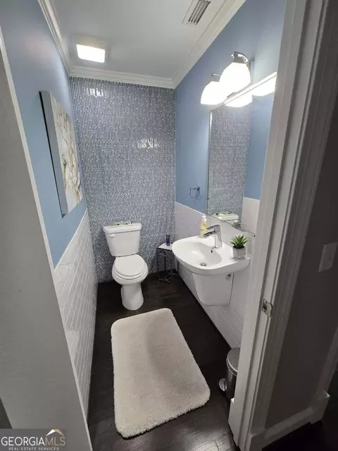 Bath - 511 W Smith St, Claxton, GA 30417 photo 10 of 10