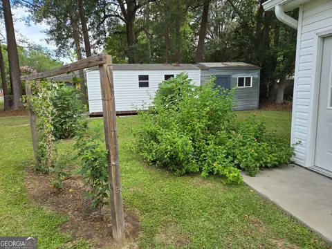 Exterior - 511 W Smith St, Claxton, GA 30417 photo 12 of 13
