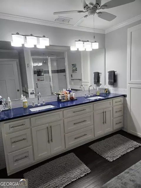 Bath - 511 W Smith St, Claxton, GA 30417 photo 1 of 10