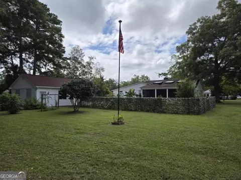 Exterior - 511 W Smith St, Claxton, GA 30417 photo 6 of 13