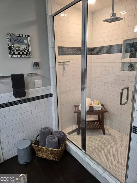 Bath - 511 W Smith St, Claxton, GA 30417 photo 3 of 10