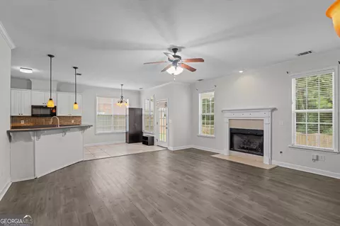 Living - 647 Ventana Dr, Evans, GA 30809 photo 5 of 5