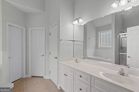 Bath - 647 Ventana Dr, Evans, GA 30809 photo 2 of 5