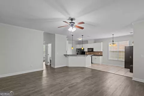 Living - 647 Ventana Dr, Evans, GA 30809 photo 4 of 5