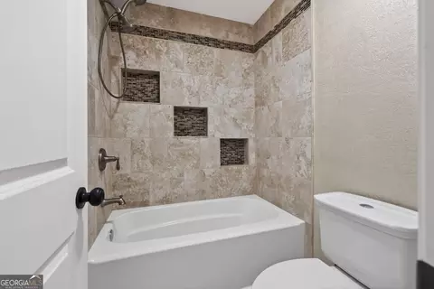 Bath - 121 Brownsmill Dr, Grayson, GA 30017 photo 3 of 4