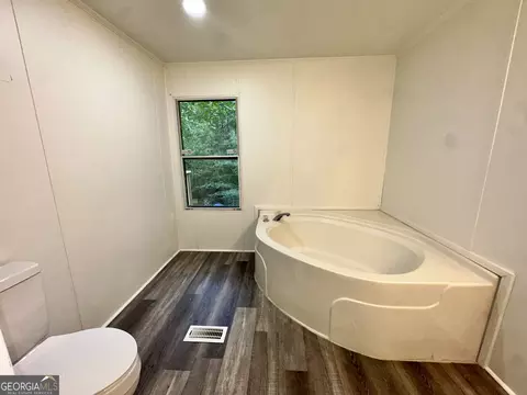 Bath - 181 Alview Dr, Macon, GA 31206 photo 4 of 5