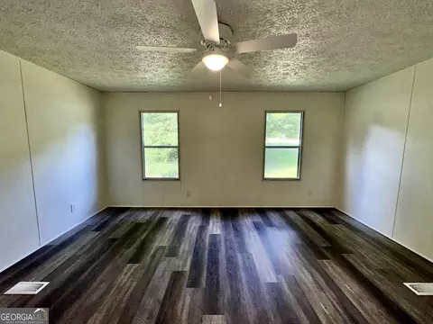 Living - 181 Alview Dr, Macon, GA 31206 photo 3 of 5
