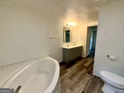 Bath - 181 Alview Dr, Macon, GA 31206 photo 2 of 5
