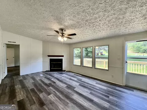 Living - 181 Alview Dr, Macon, GA 31206 photo 2 of 5