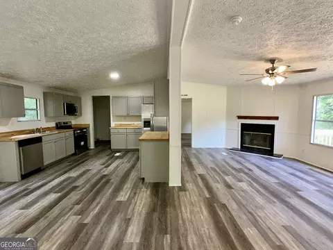 Living - 181 Alview Dr, Macon, GA 31206 photo 1 of 5