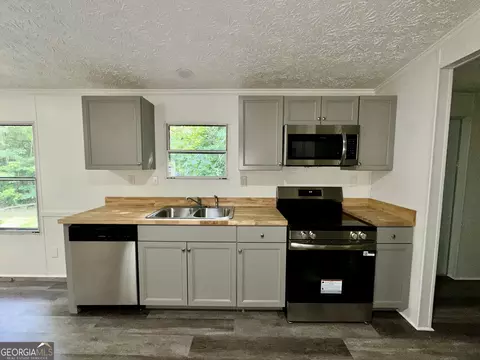 Kitchen - 181 Alview Dr, Macon, GA 31206 photo 2 of 3