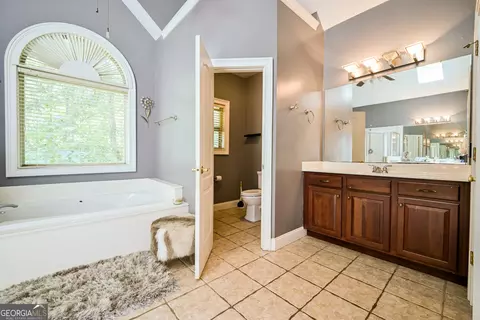 Bath - 12426 Edgewater Dr, Hampton, GA 30228 photo 3 of 10