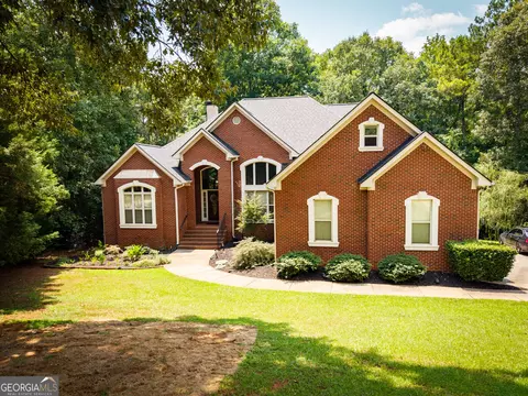 Exterior - 12426 Edgewater Dr, Hampton, GA 30228 photo 2 of 12