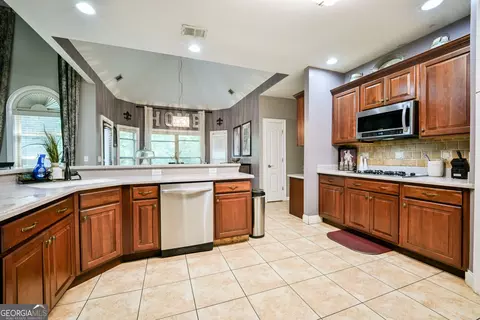 Kitchen - 12426 Edgewater Dr, Hampton, GA 30228 photo 4 of 5
