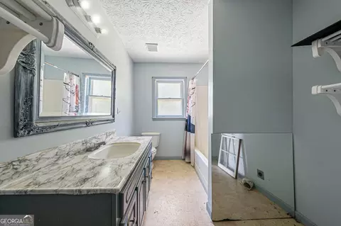 Bath - 211 Harmony St, Commerce, GA 30529 photo 1 of 2