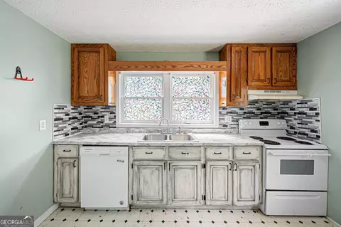 Kitchen - 211 Harmony St, Commerce, GA 30529 photo 2 of 3