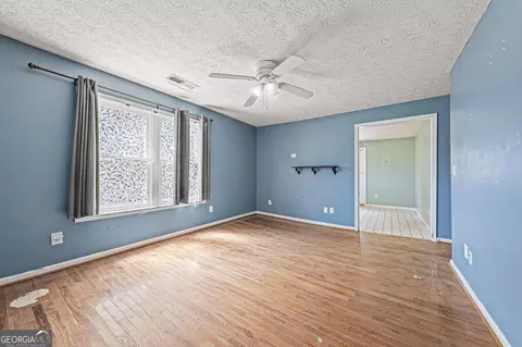 Living - 211 Harmony St, Commerce, GA 30529 photo 2 of 3