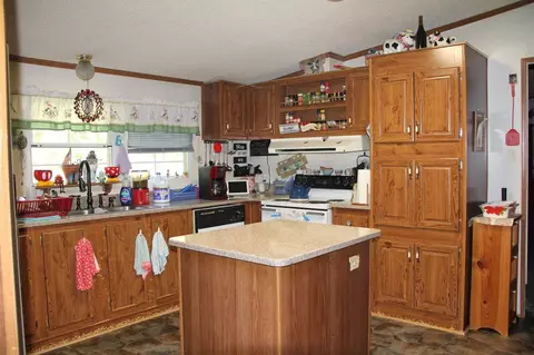 Kitchen - 2489 Mosley Rd, Claxton, GA 30417 photo 2 of 2