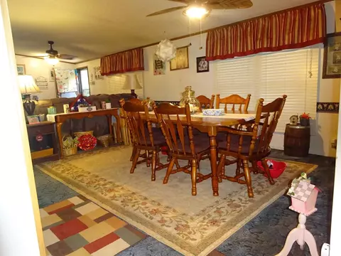 Dining - 2489 Mosley Rd, Claxton, GA 30417 photo 2 of 3