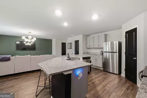 Kitchen - 105 Oakbrook Ln, Covington, GA 30016 photo 3 of 4