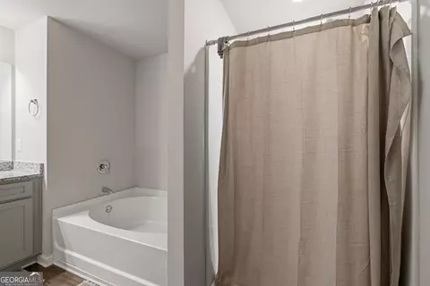 Bath - 105 Oakbrook Ln, Covington, GA 30016 photo 2 of 3