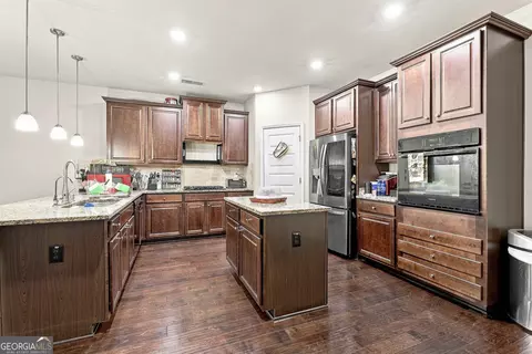 Kitchen - 613 Oakville Trl, Hampton, GA 30228 photo 3 of 4