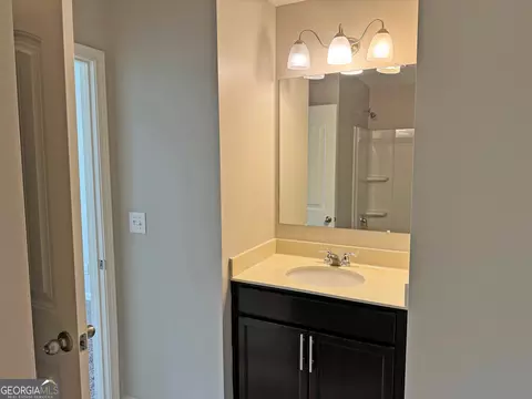 Bath - 6027 Landers Loop, Fairburn, GA 30213 photo 5 of 6