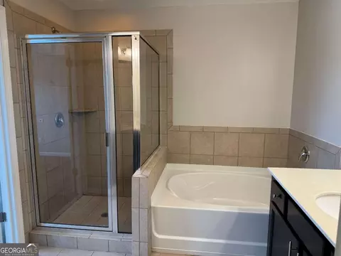 Bath - 6027 Landers Loop, Fairburn, GA 30213 photo 3 of 4