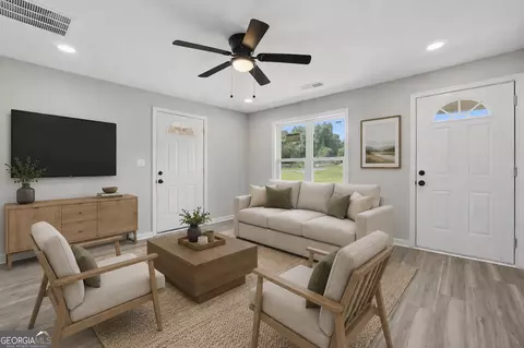 Living - 1061 Highway 3 N, Hampton, GA 30228 photo 1 of 5