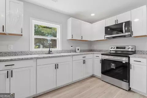 Kitchen - 1061 Highway 3 N, Hampton, GA 30228 photo 2 of 2