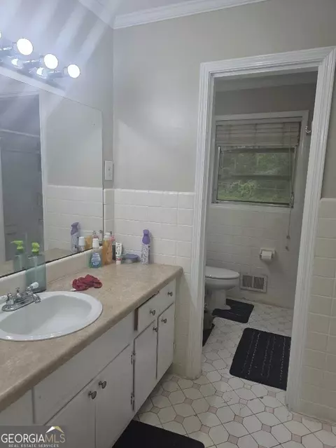 Bath - 270 South Dr, Hampton, GA 30228 photo 1 of 6