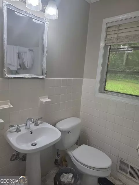 Bath - 270 South Dr, Hampton, GA 30228 photo 2 of 6