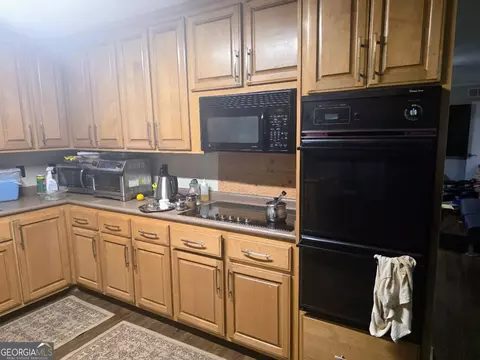 Kitchen - 270 South Dr, Hampton, GA 30228 photo 2 of 6