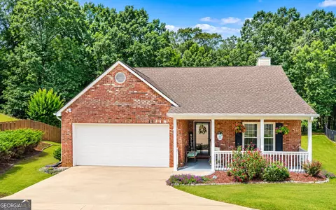 733 Jacoby Dr, Loganville, GA 30052