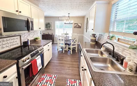 Kitchen - 137 Meadow View Dr, Jackson, GA 30233 photo 1 of 2