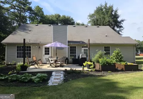 Exterior - 137 Meadow View Dr, Jackson, GA 30233 photo 4 of 6