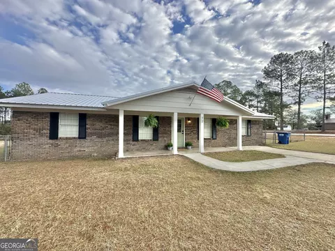 72 W Tenth St, Mcrae-helena, GA 31037