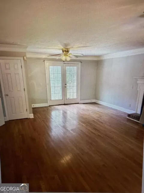 Living - 206 Sturbridge Dr, Lagrange, GA 30240 photo 1 of 1