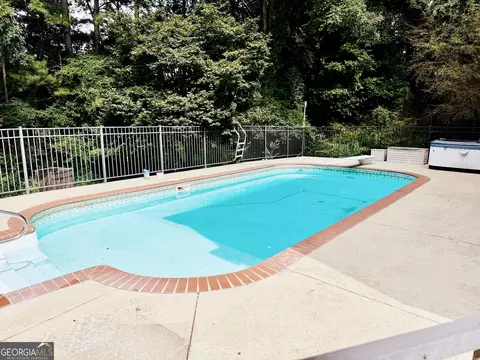 Exterior - 206 Sturbridge Dr, Lagrange, GA 30240 photo 2 of 4