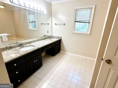 Bath - 206 Sturbridge Dr, Lagrange, GA 30240 photo 1 of 1
