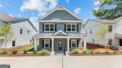 5249 Gainesville St, Flowery Branch, GA 30542