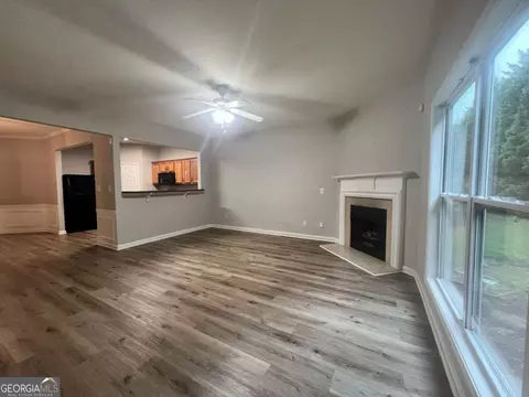 Living - 2176 Executive Dr, Duluth, GA 30096 photo 2 of 5