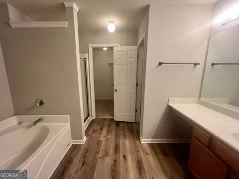 Bath - 2176 Executive Dr, Duluth, GA 30096 photo 2 of 3