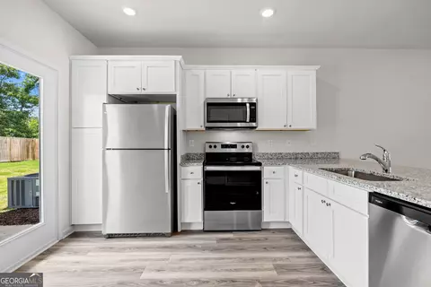Kitchen - 239 Rooker Dr, Lagrange, GA 30241 photo 2 of 2