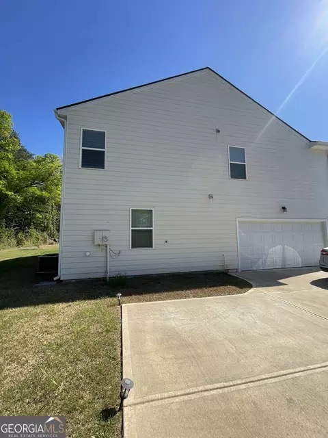 Exterior - 205 Sullivan St, Hampton, GA 30228 photo 4 of 8