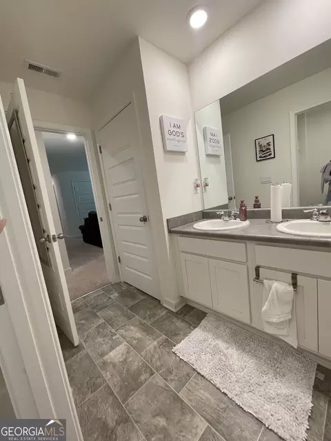 Bath - 205 Sullivan St, Hampton, GA 30228 photo 2 of 6
